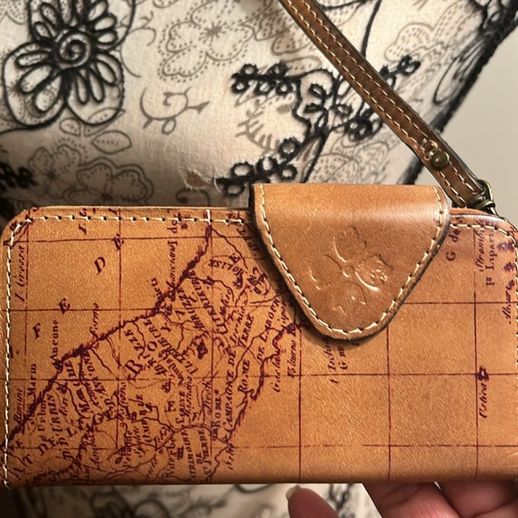 Patrica Nash Crossbody Cellphone holder - Picture 3 of 5